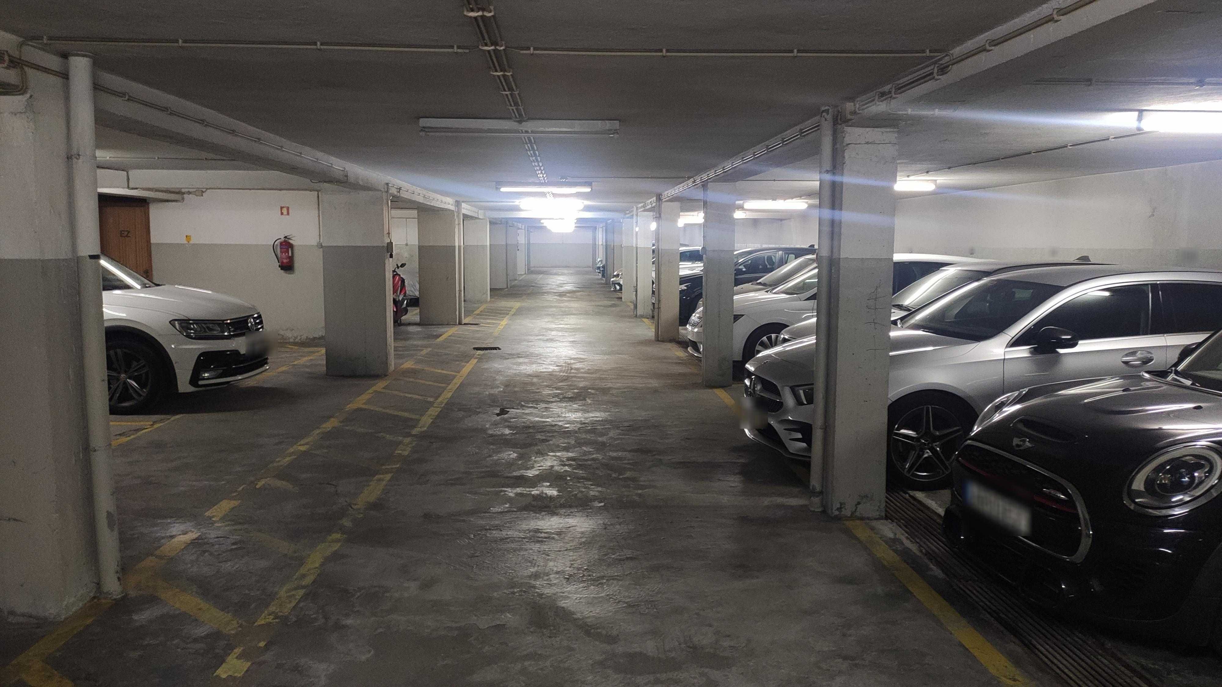 Garagem à venda na travessa Fernando Namora