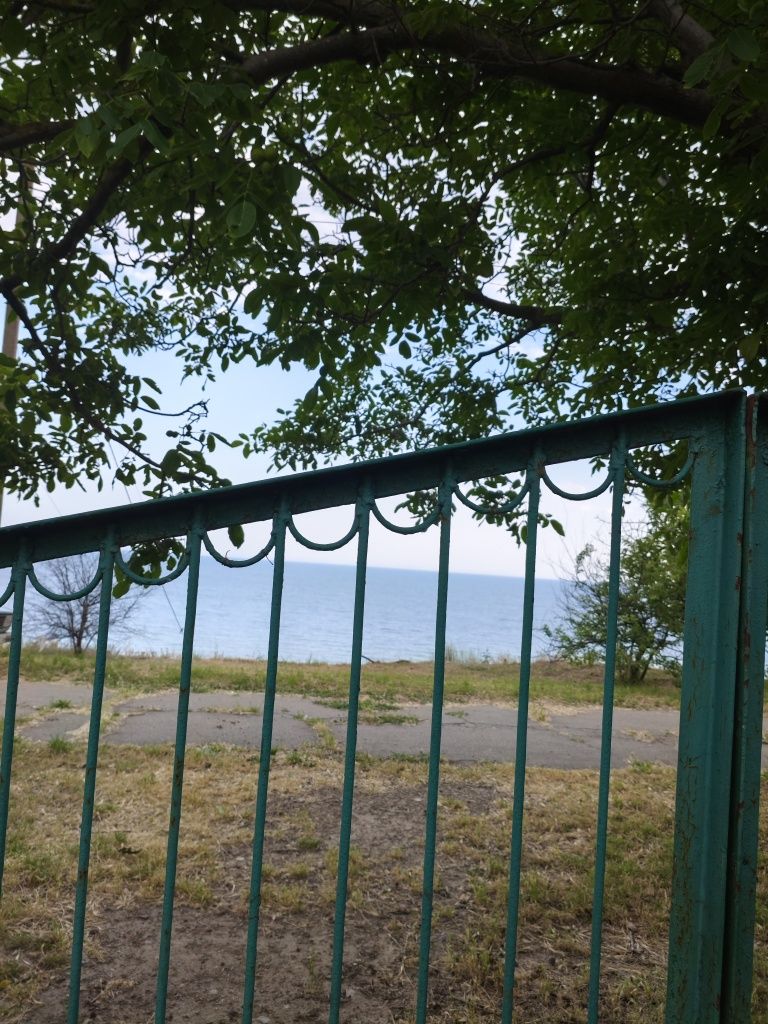 Сдам комнаты посуточно на берегу моря .