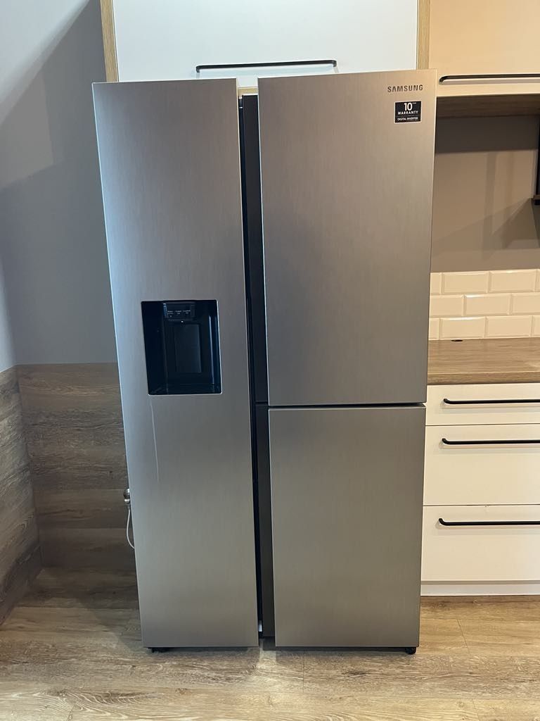 Lodówka Samsung, model RS68N8661S9