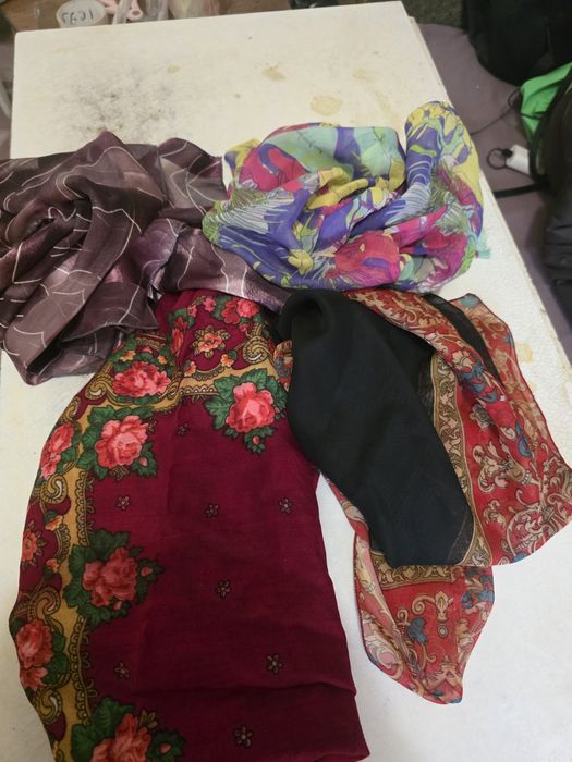 Бесплатно отдам шапки, шарфы, шляпы, свитера