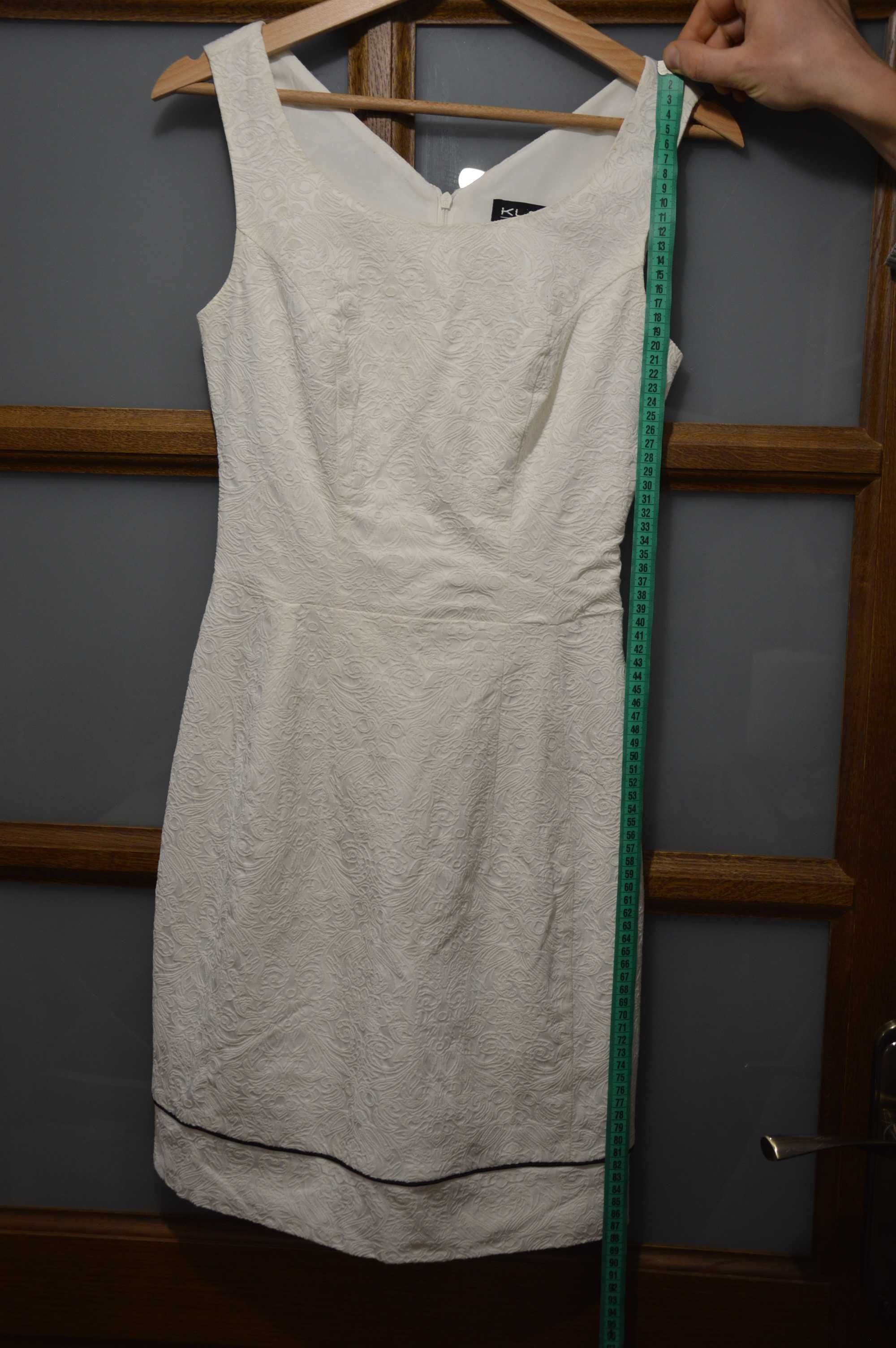 Piękna biała sukienka mini, r.36 Vintage. Tłoczone kwiaty