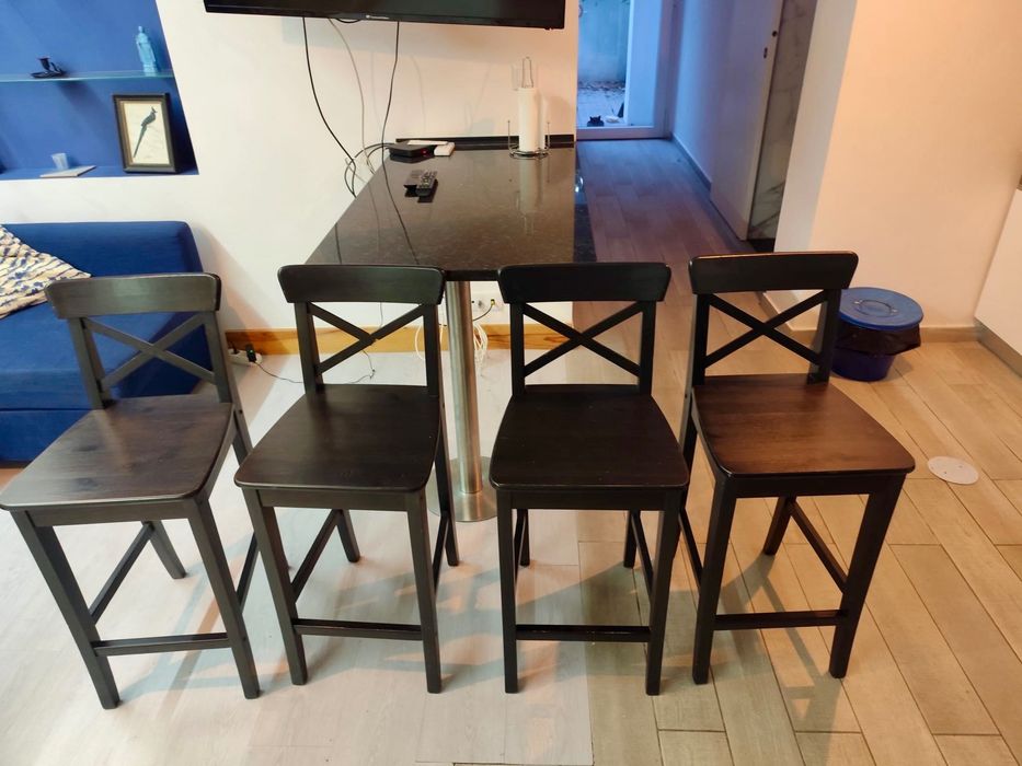 Mesa marmore e cadeiras Ikea