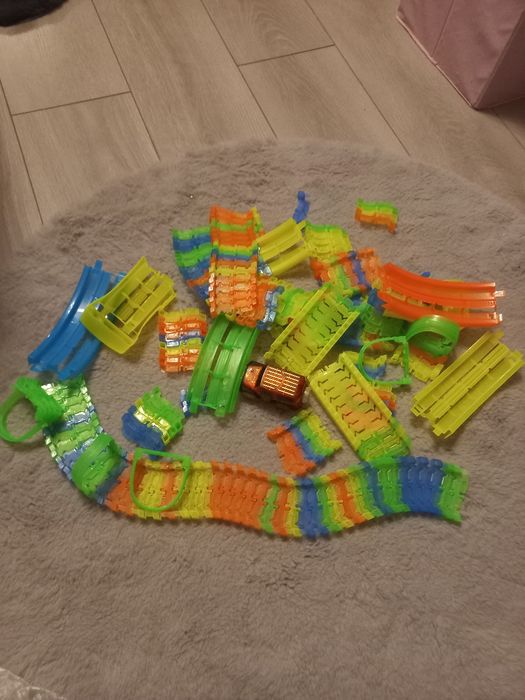 Tor samochodowy świecący