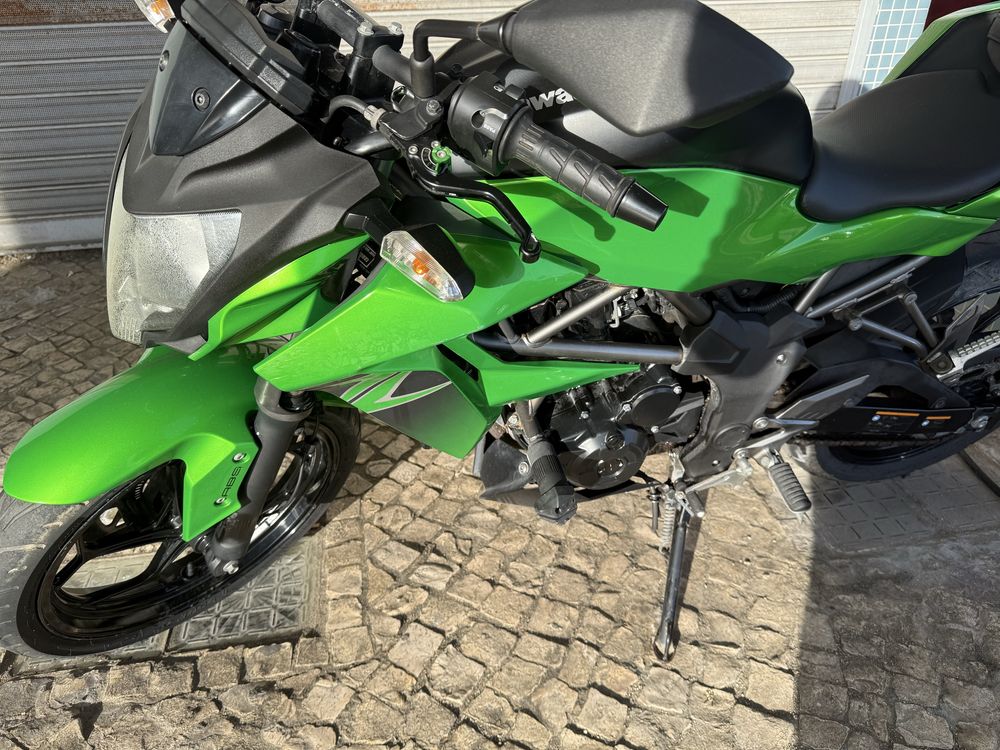 Kawasaki Z250 SL com ABS