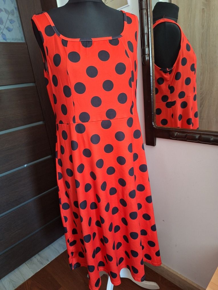 Nowa sukienka w grochy. XL