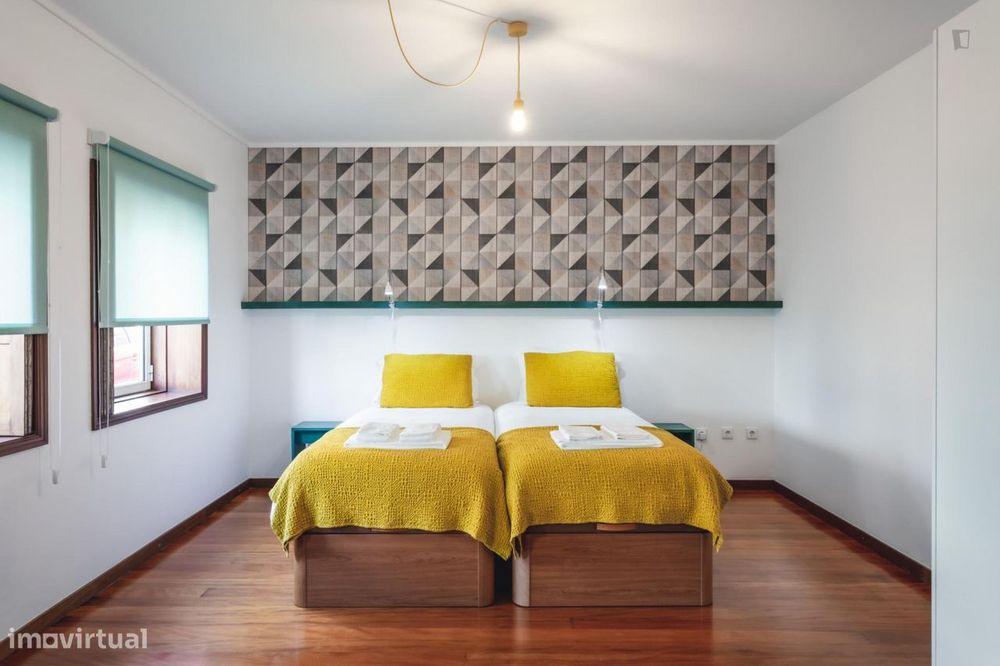 735046 - Quarto com cama de solteiro, com casa...