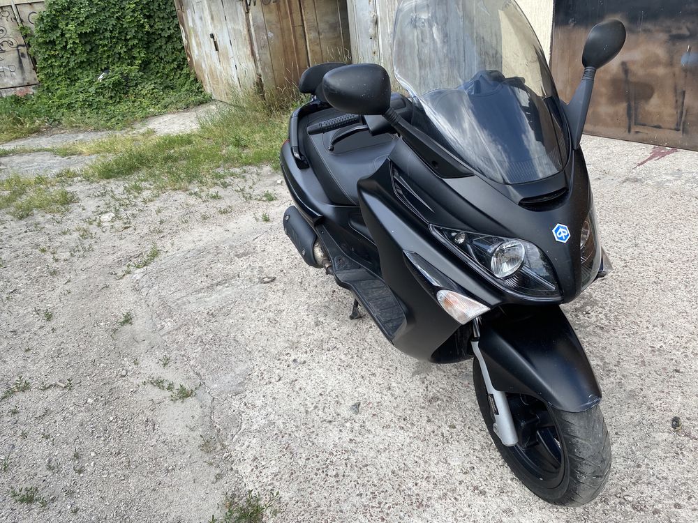 Скутер мопед piaggio x-evo