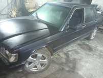 Двері мерседес mercedes  w190 201 2.0 бензин