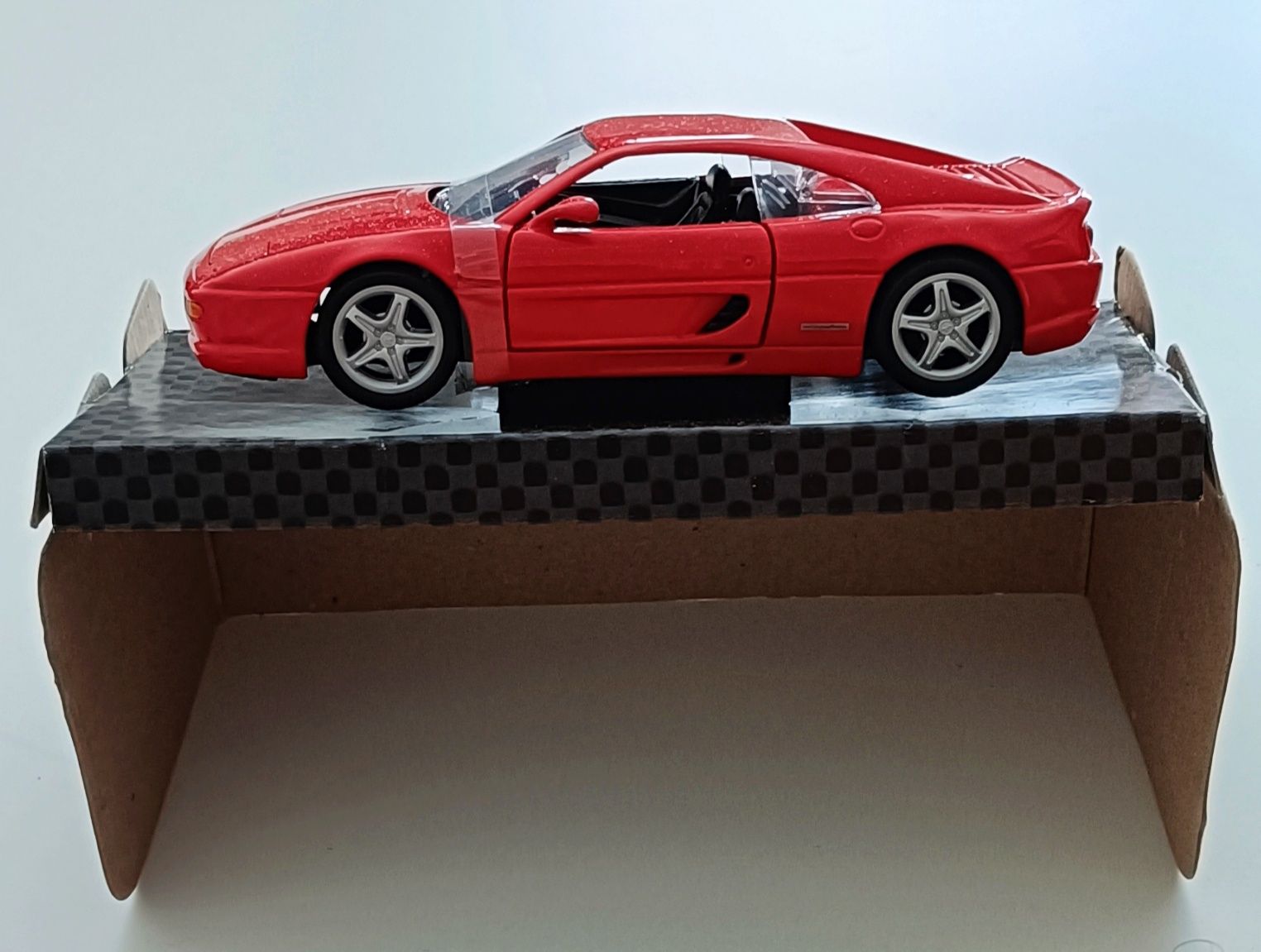 Ferrari F355 escala 1/24 Maisto 

Novo.

Collezione Shell

Caixa em bo