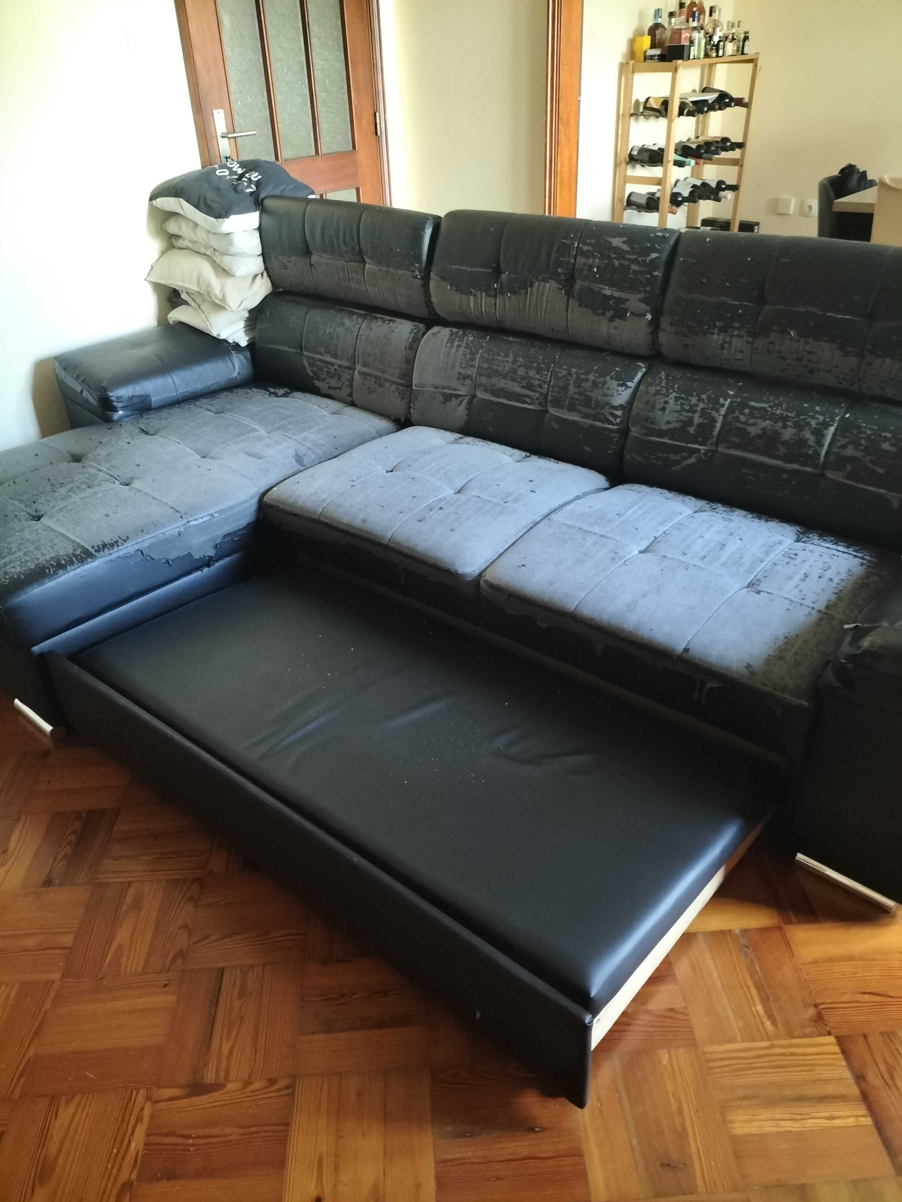 Sofá cama com  chaiselong  em polipele