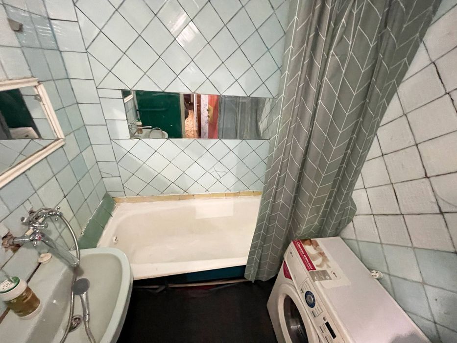 Продам ексклюзивну 3-кім. квартиру Кам’янське, лівий берег 2 мкр.