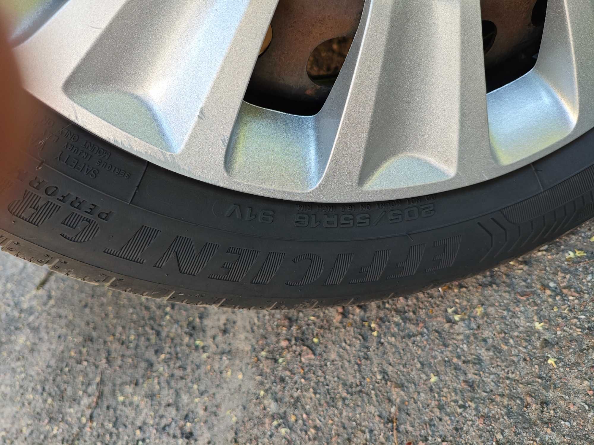 Goodyear Efficient Grip Performanc 205/55/r16
Turkey, 21 рік