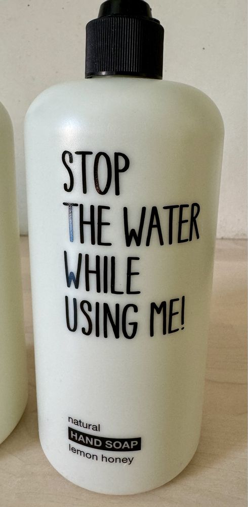 Stop The Water While Using Me: 2 dozowniki: na mydło +żel pod prysznic