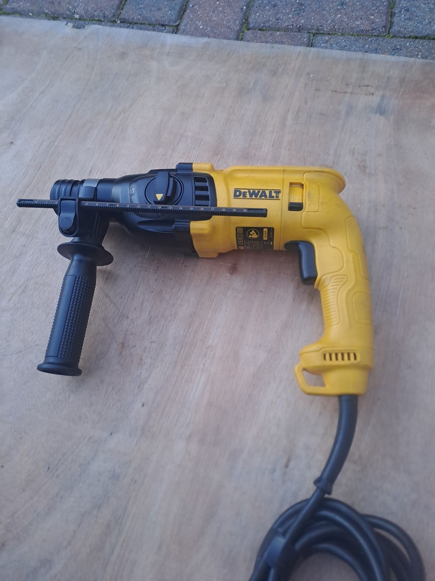 Młotowiertarka Dewalt Makita