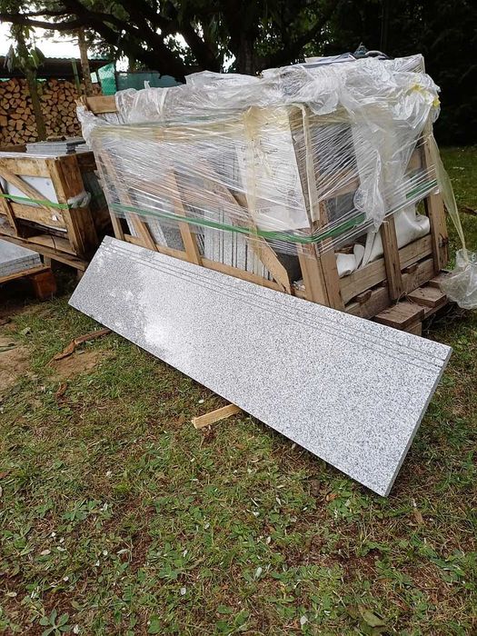 Płyty granitowe różne - schody granitowe