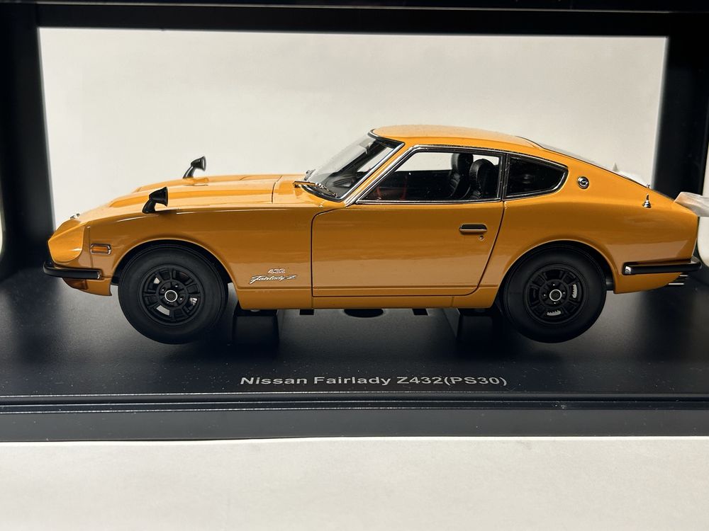 ImNissan Datsun Fairlady Autoart 1 18