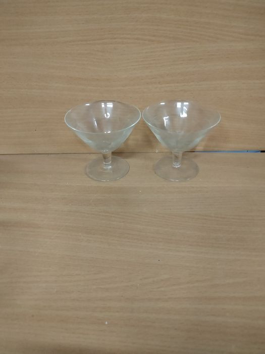 Taças antigas em vidro trabalhado.