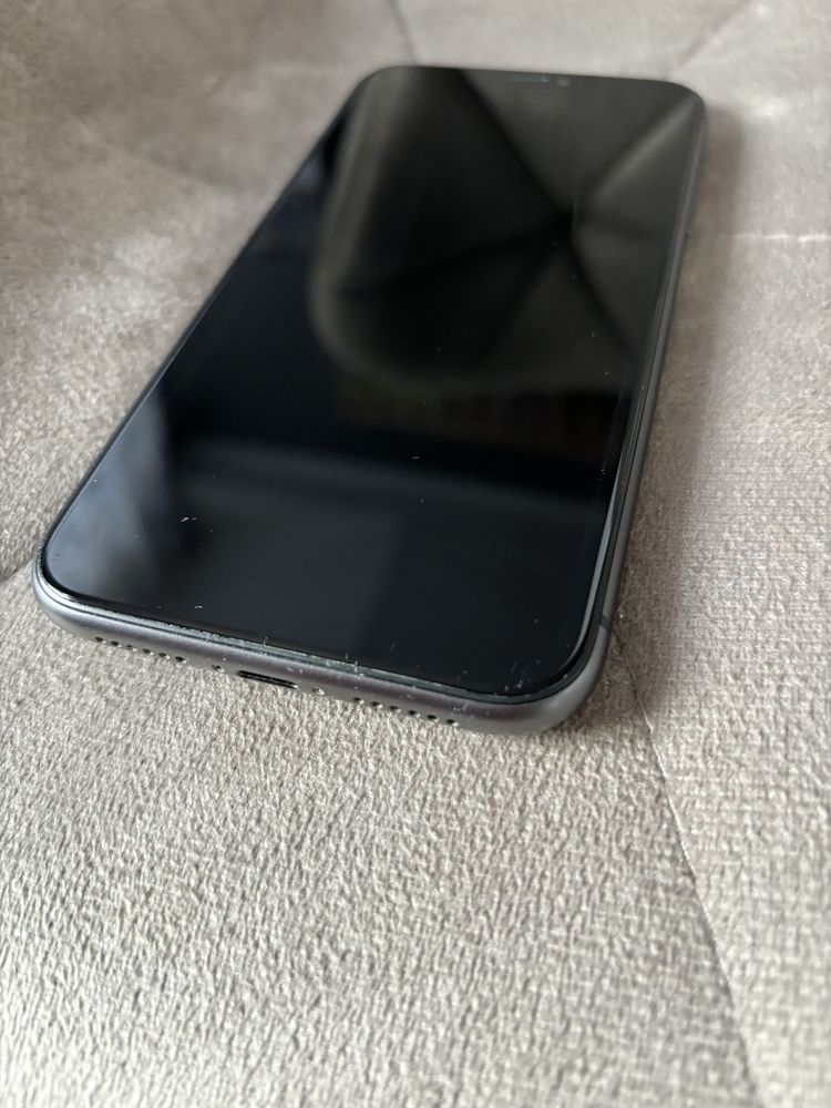 Iphone 11 64 GB kondycja 81%