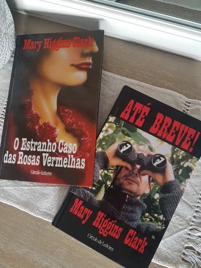 Livro "O Estranho Caso das Rosas Vermelhas"