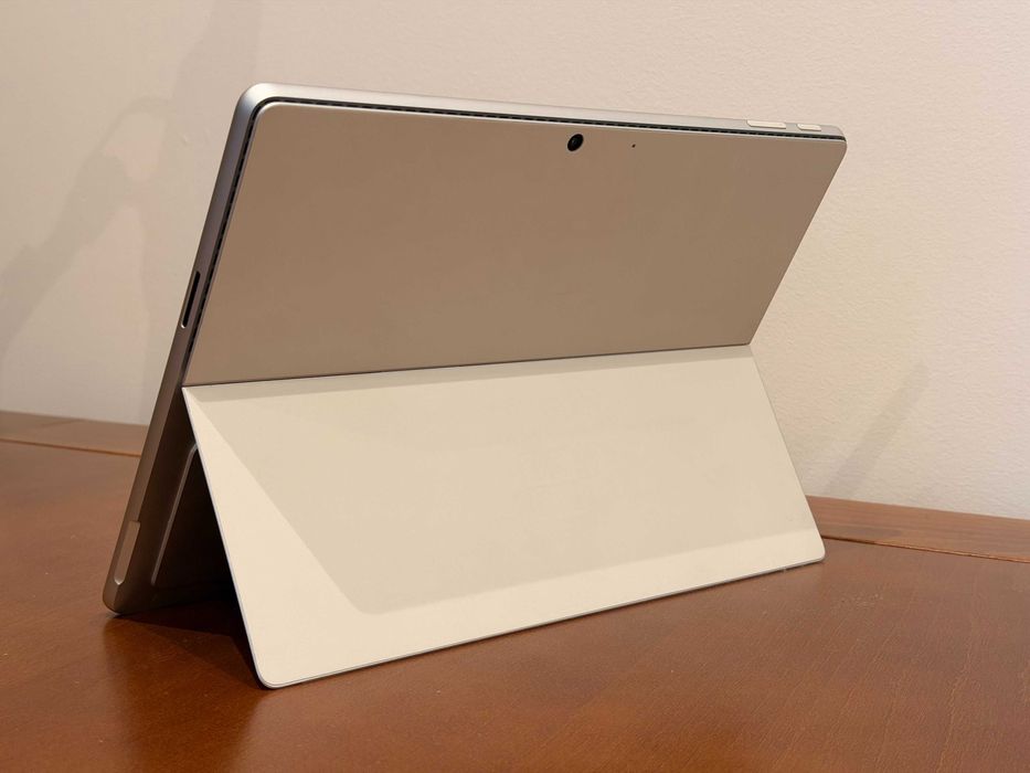 Microsoft Surface Pro 11 (Edycja 11, X Plus) 16 GB RAM, 256 GB SSD +