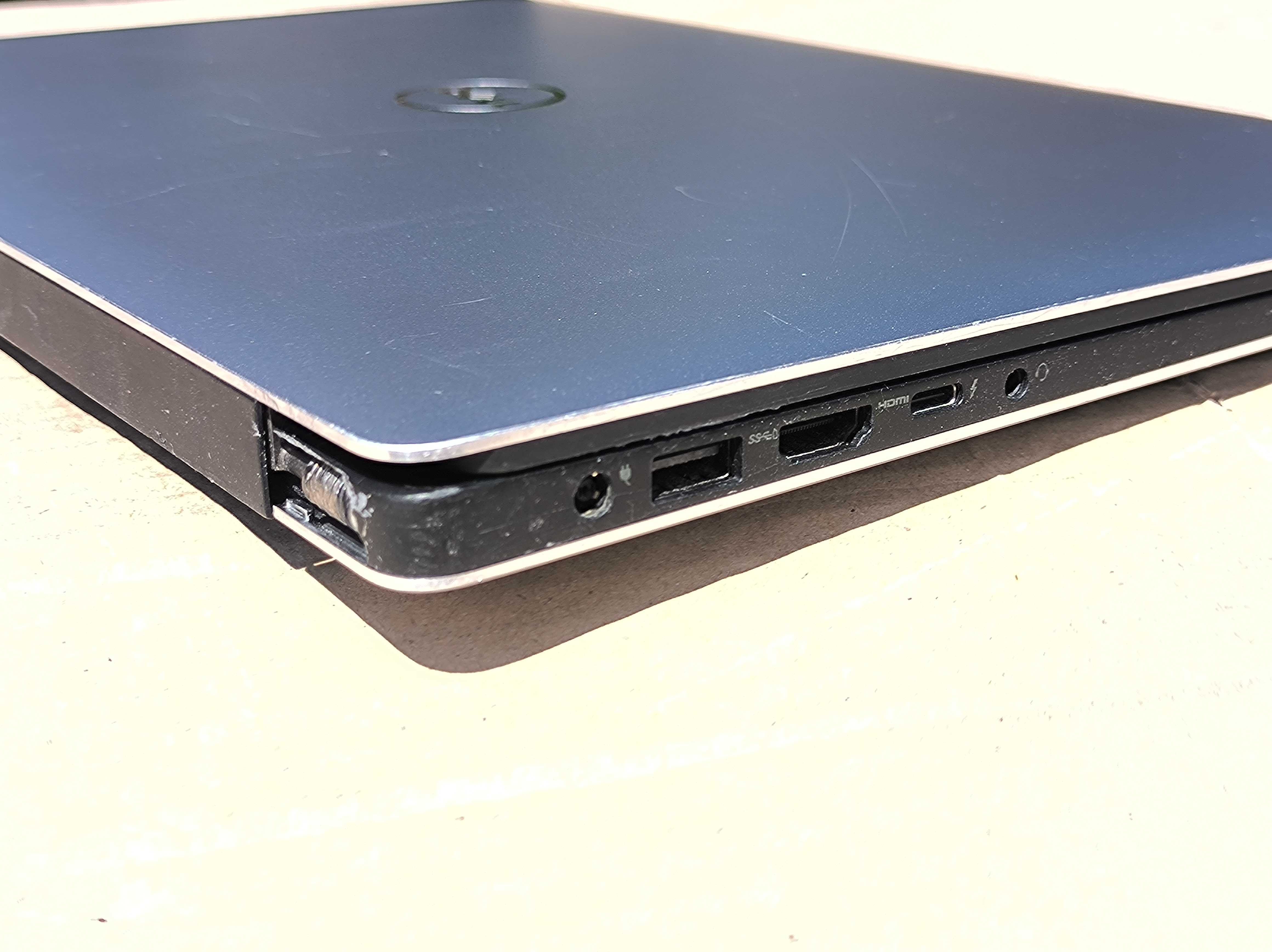 Dell XPS 15.6" FullHD IPS i7-7700HQ 16/256Gb SSD Nvidia GTX 1050 4Gb
