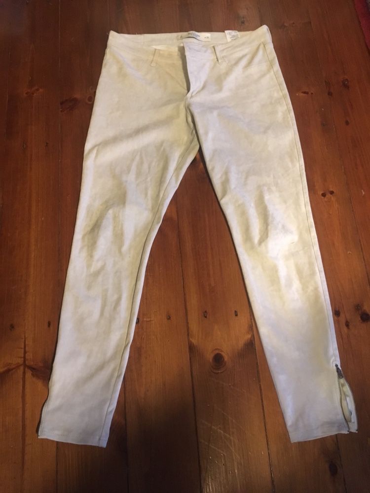 Zamszowe spodnie Abercrombie & Fitch