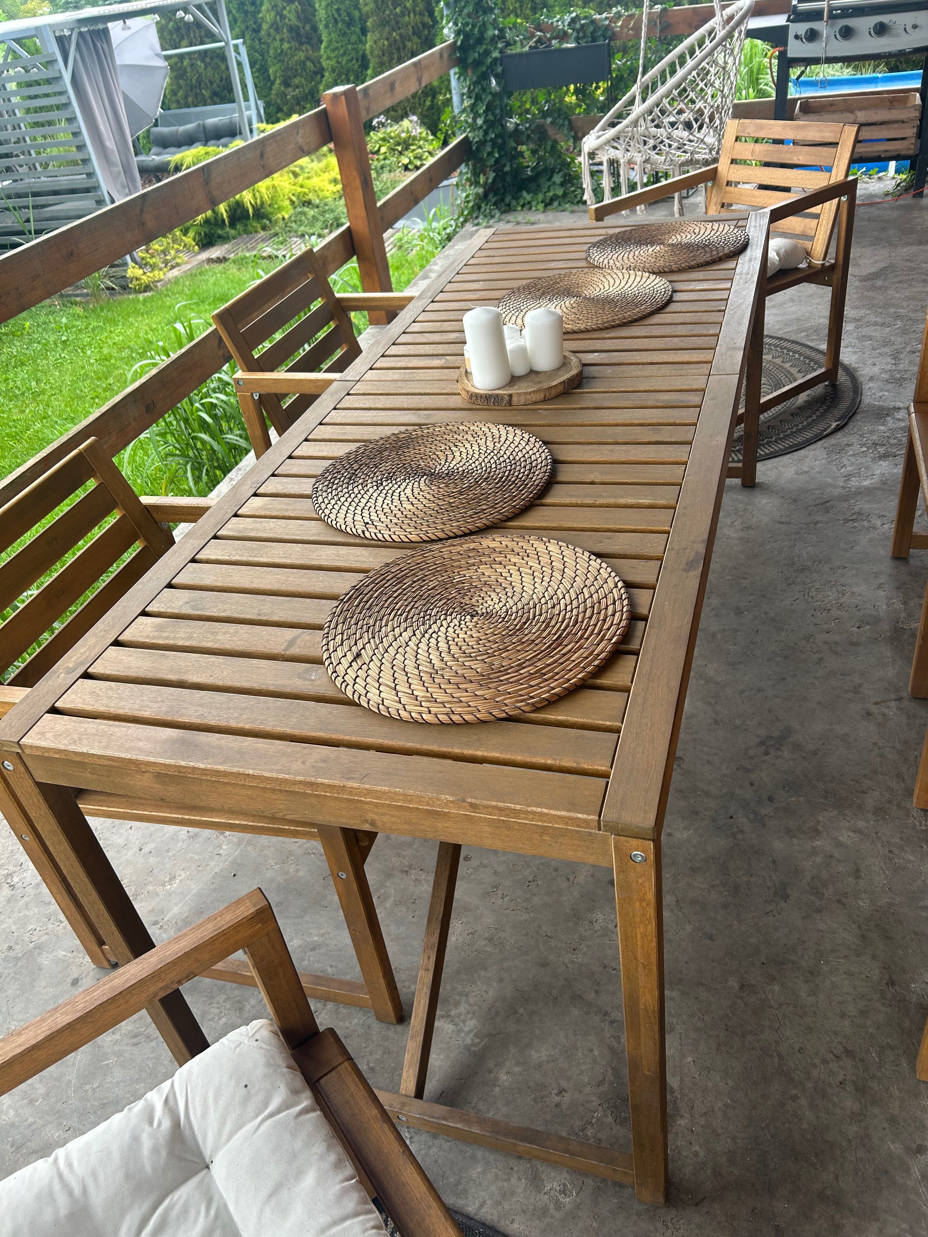Stół z krzesłami na taras Ikea