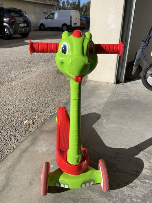 Trotinete baby dragão Clementoni