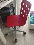Cadeira IKEA vermelha
