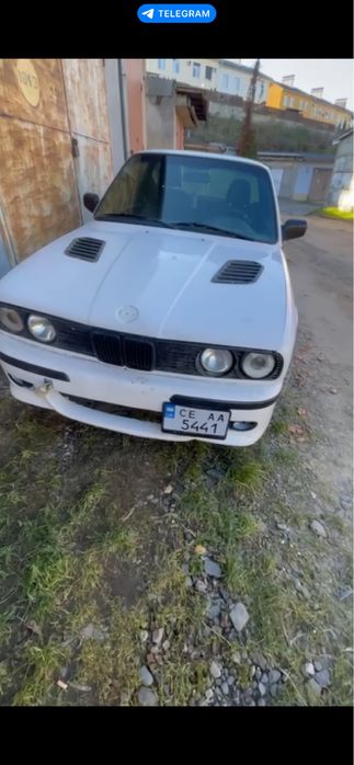 В продажі BMW E30