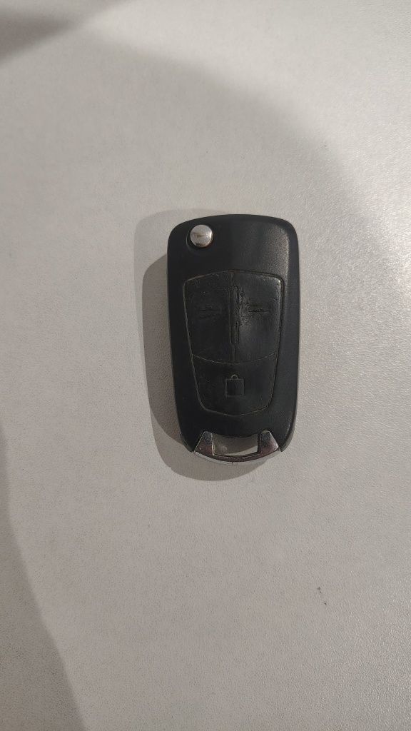 Obudowa do pilota wraz z elektroniką do samochodów marki Opel