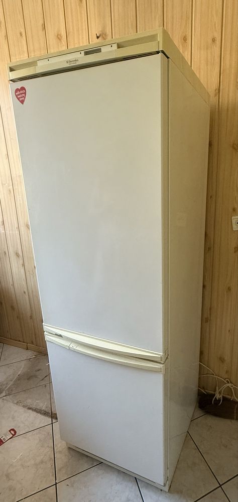 Lodowka z zamrażarką Elektrolux ER3416B- sprawna