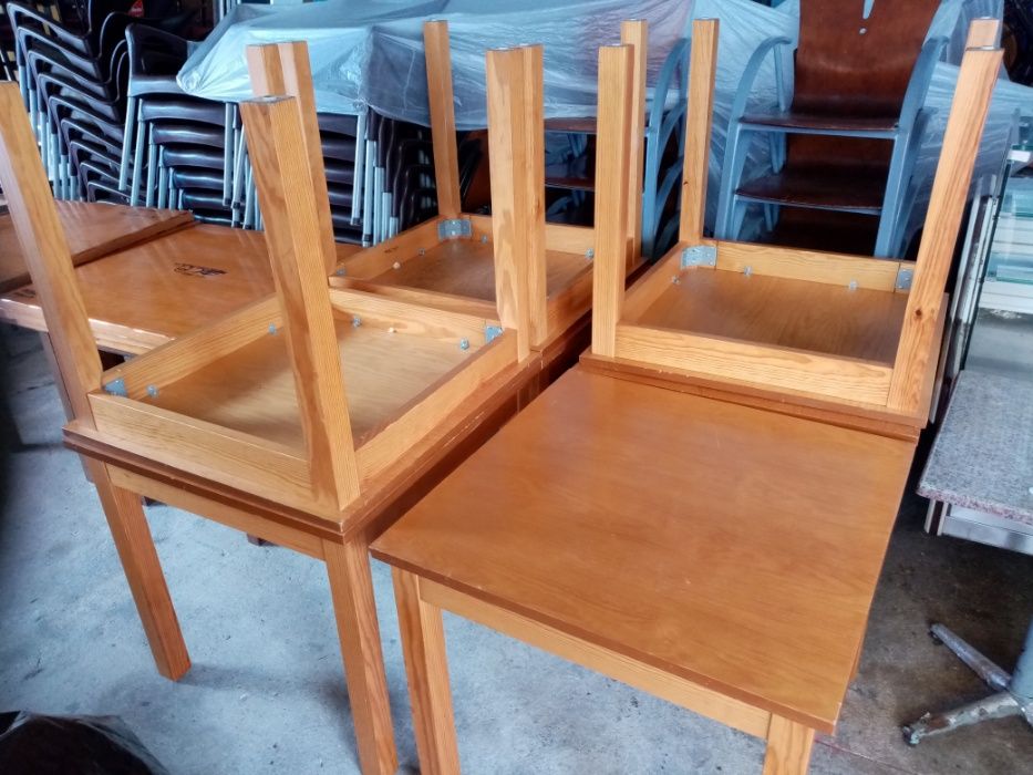 ACM1021 - Conjunto de mesa e cadeiras