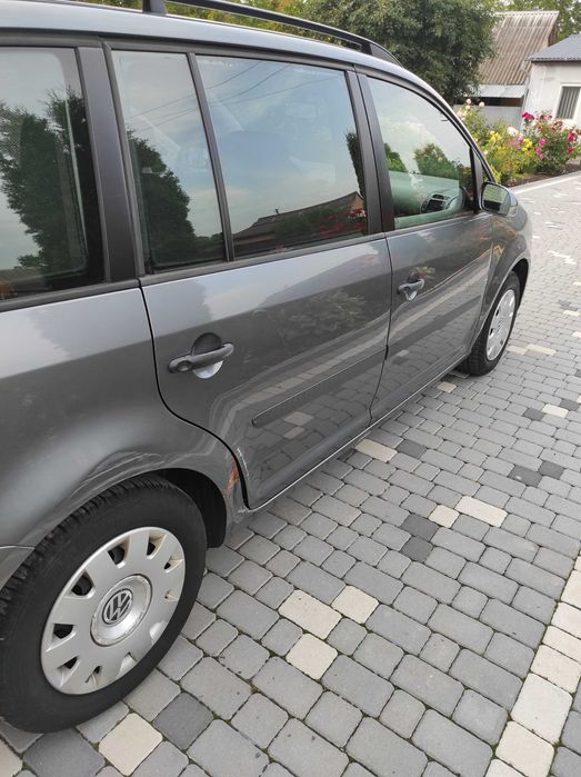 Продам автомобіль Volkswagen Touran 2004 року