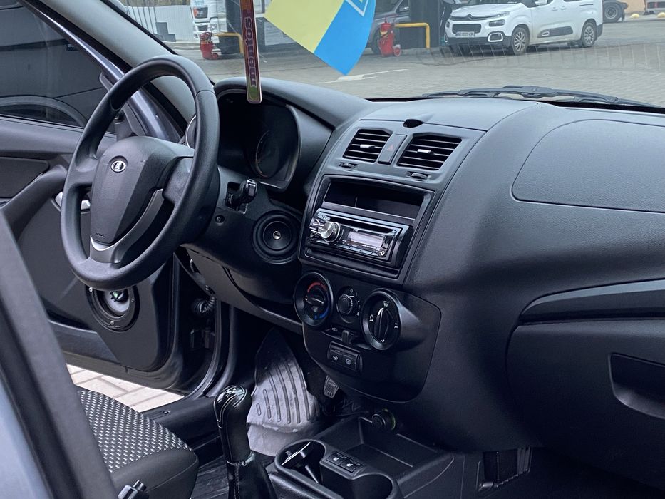 Продам Лада калина в идеальном состояние