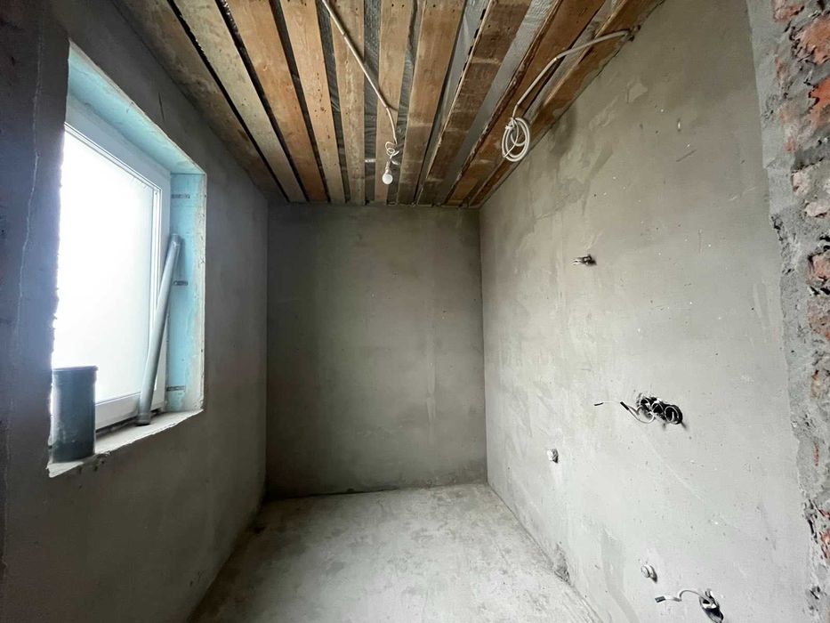 Будинок новобудова (коробка під чистову обробку)