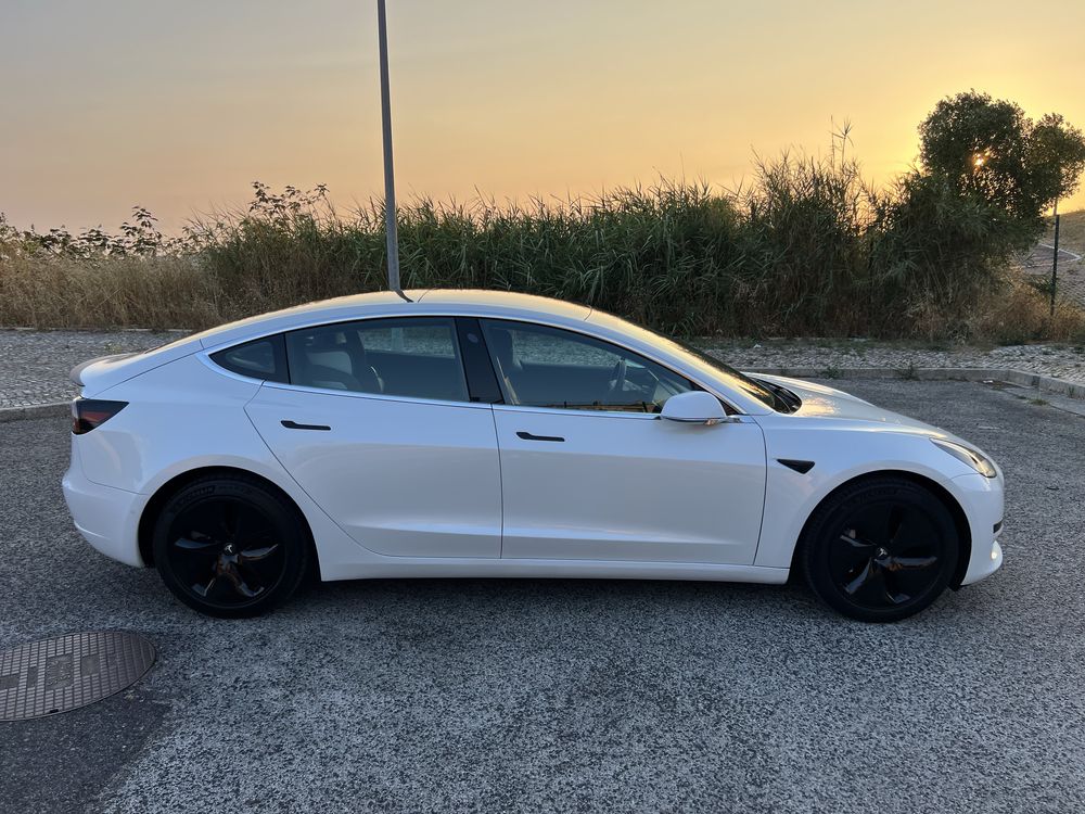Tesla model 3 - 105 mil km - 325 cv -Standard Range Plus