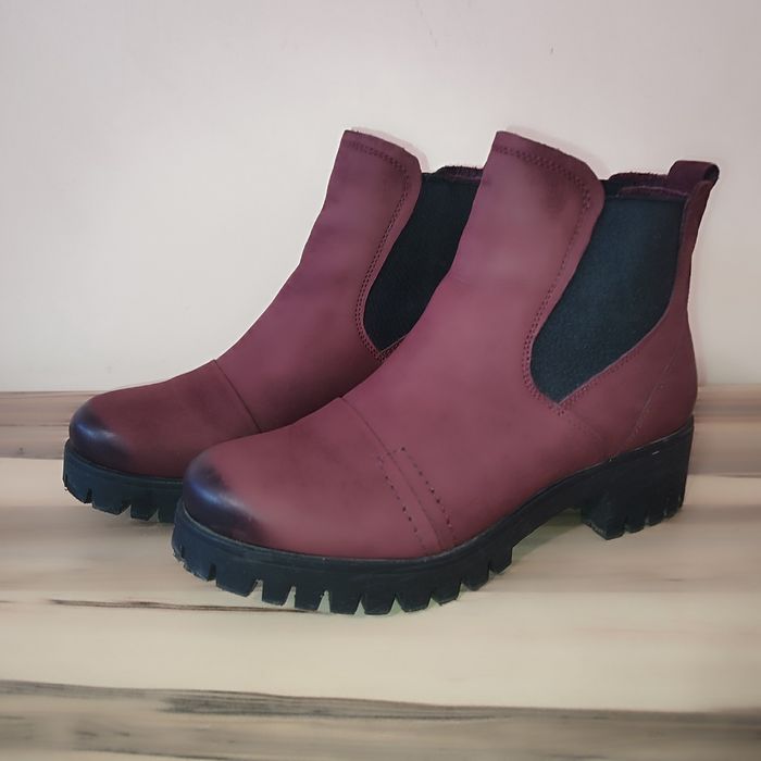 Ботінки осінь 37 р замш