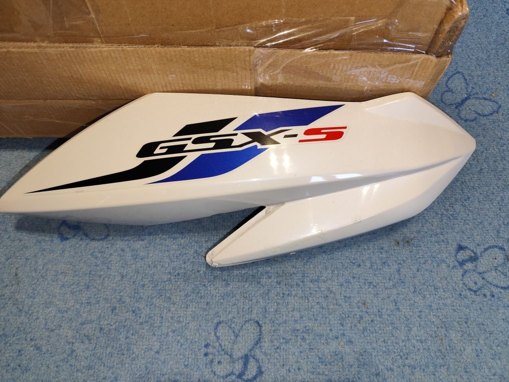 Osłona boczna bok owiewka Suzuki GSX-S 750 17+