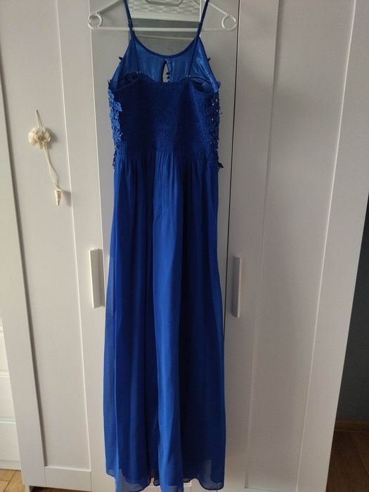 Długa wieczorowa sukienka z cyrkoniami