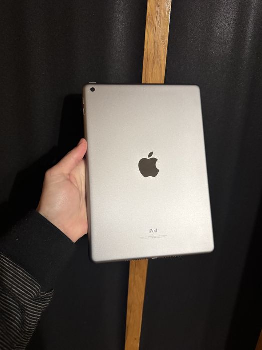 Apple iPad 6 32  Wi-Fi  Планшет