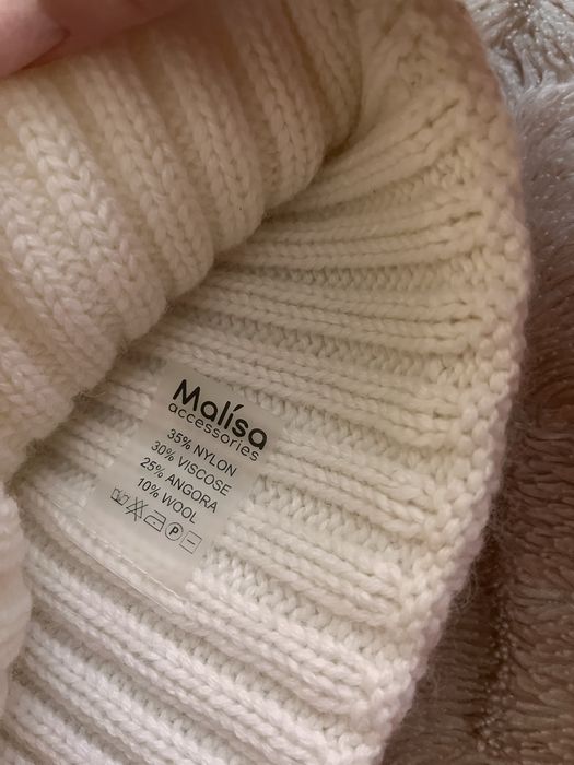 Жіноча шапка тепленька