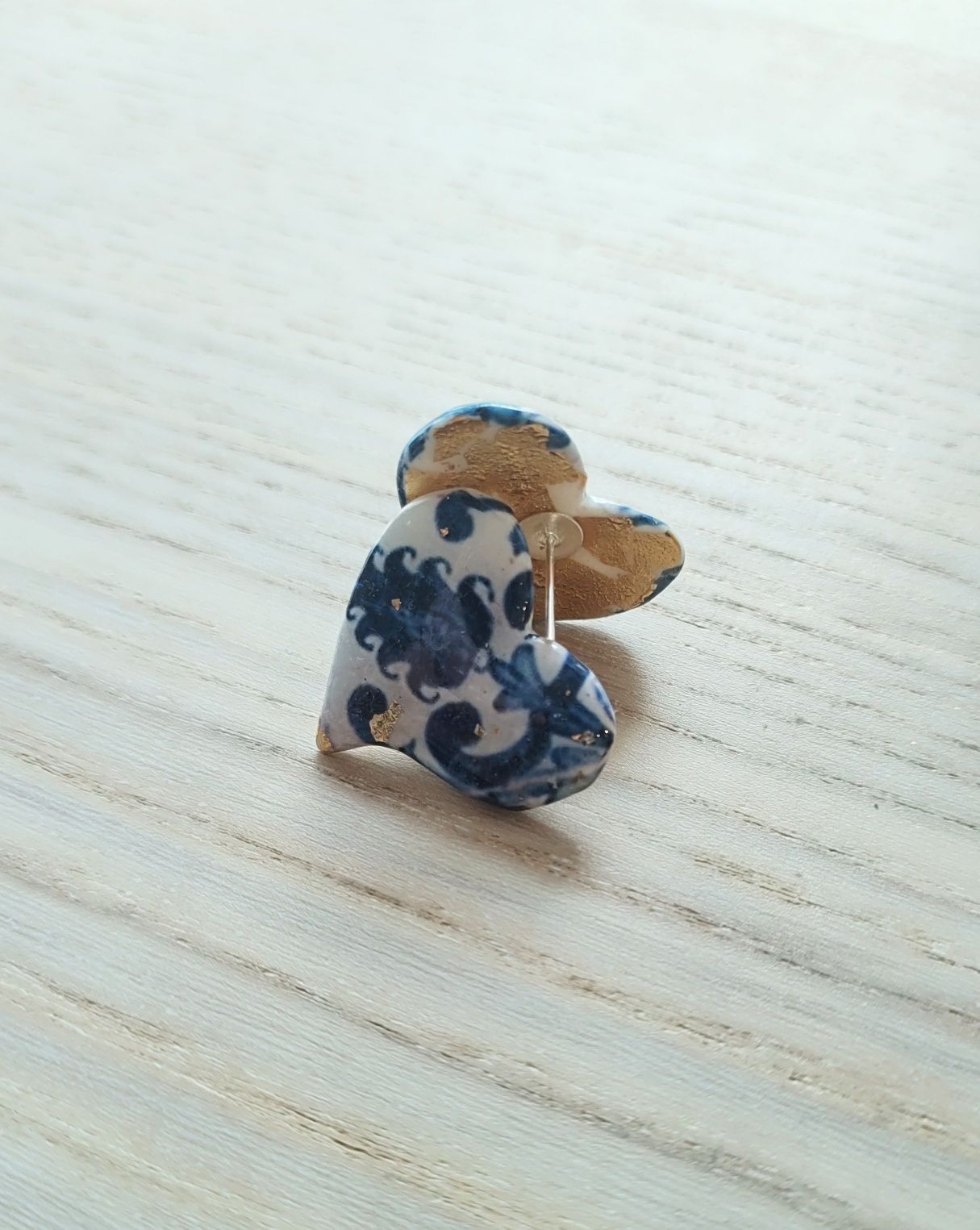 Brinco coração azulejo fimo