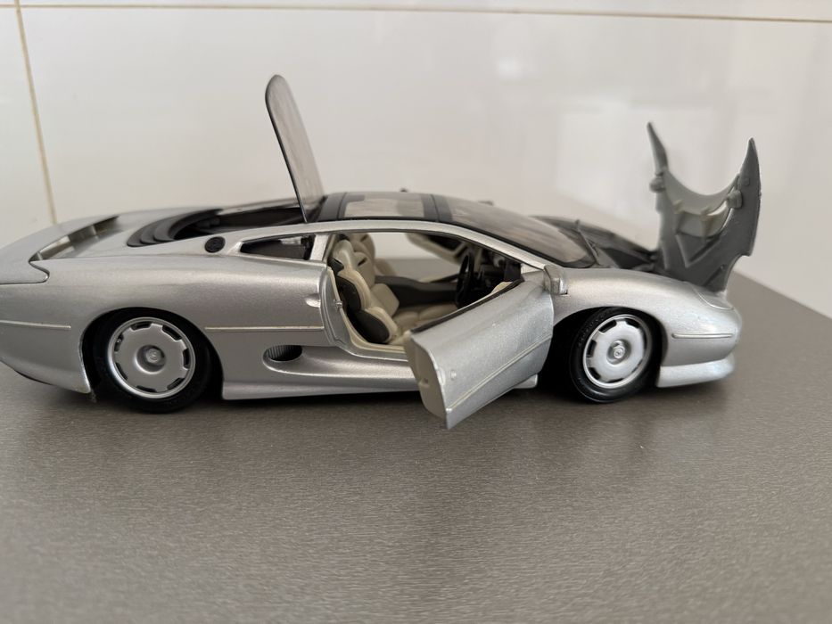 Jaguar XJ220 - Miniatura 1:18