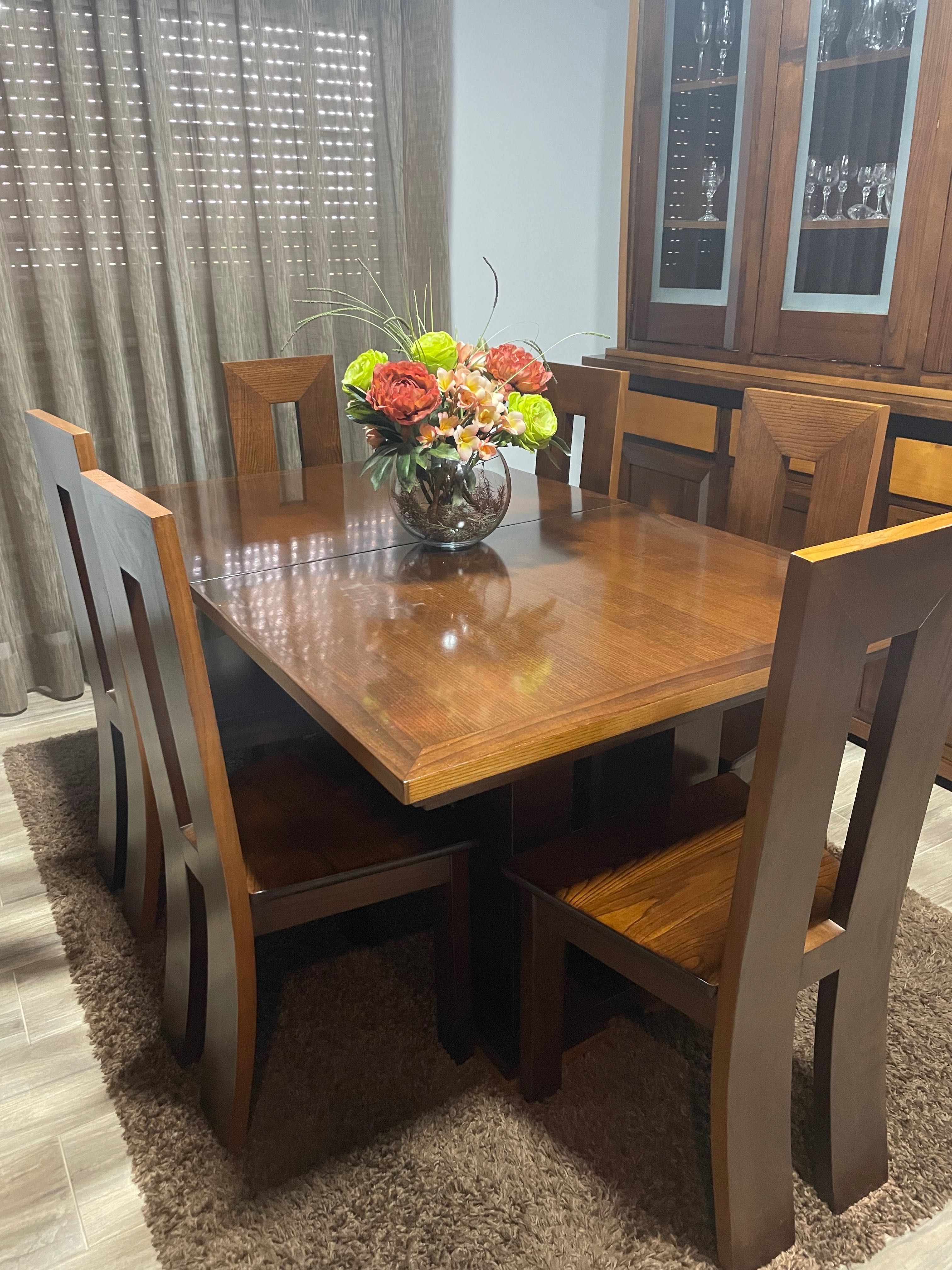 Mesa completa com 6 cadeiras