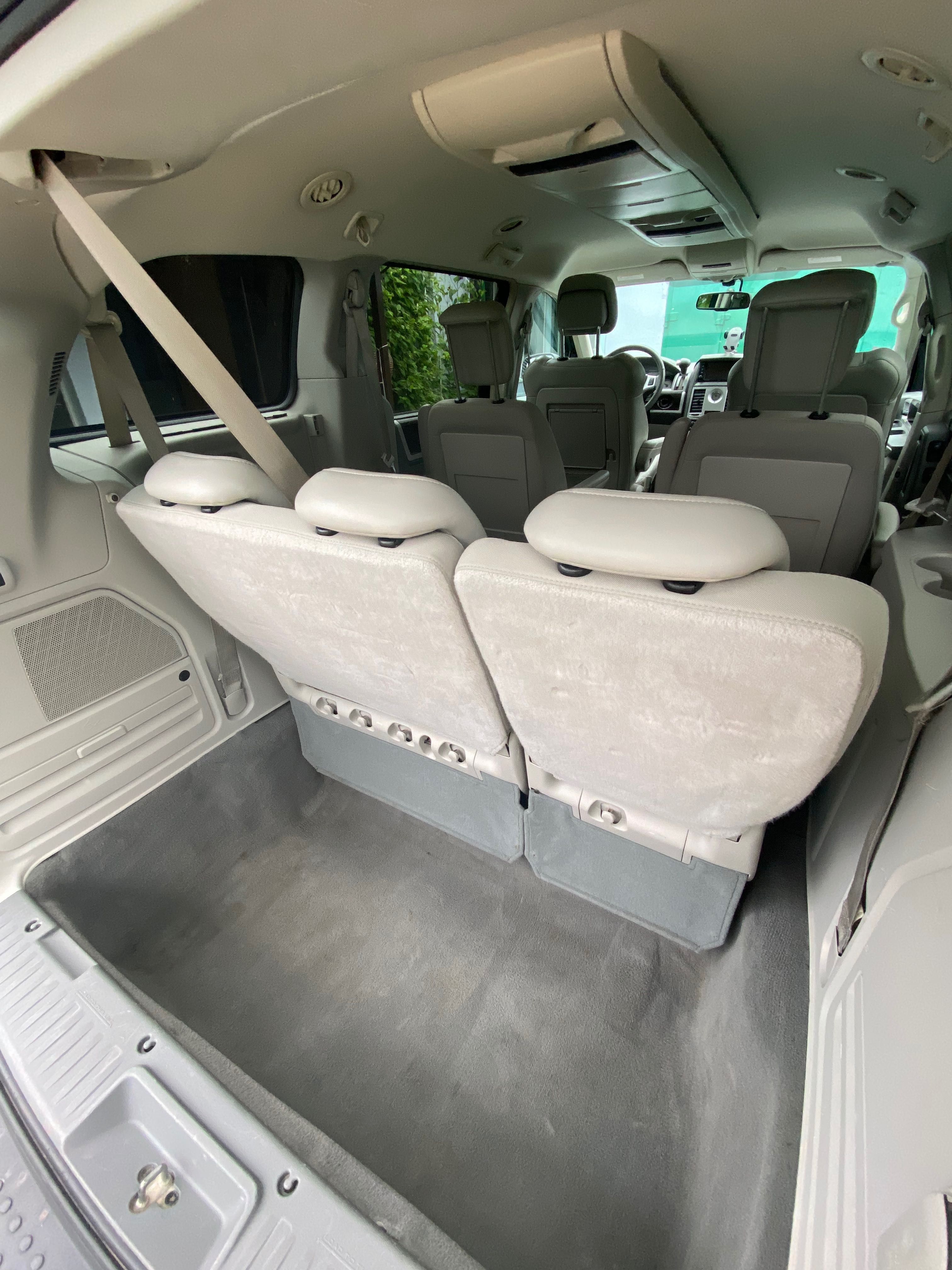 Легковая машина на 7 мест Chrysler voyager