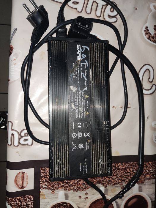 Зарядний пристрій на айму u1s