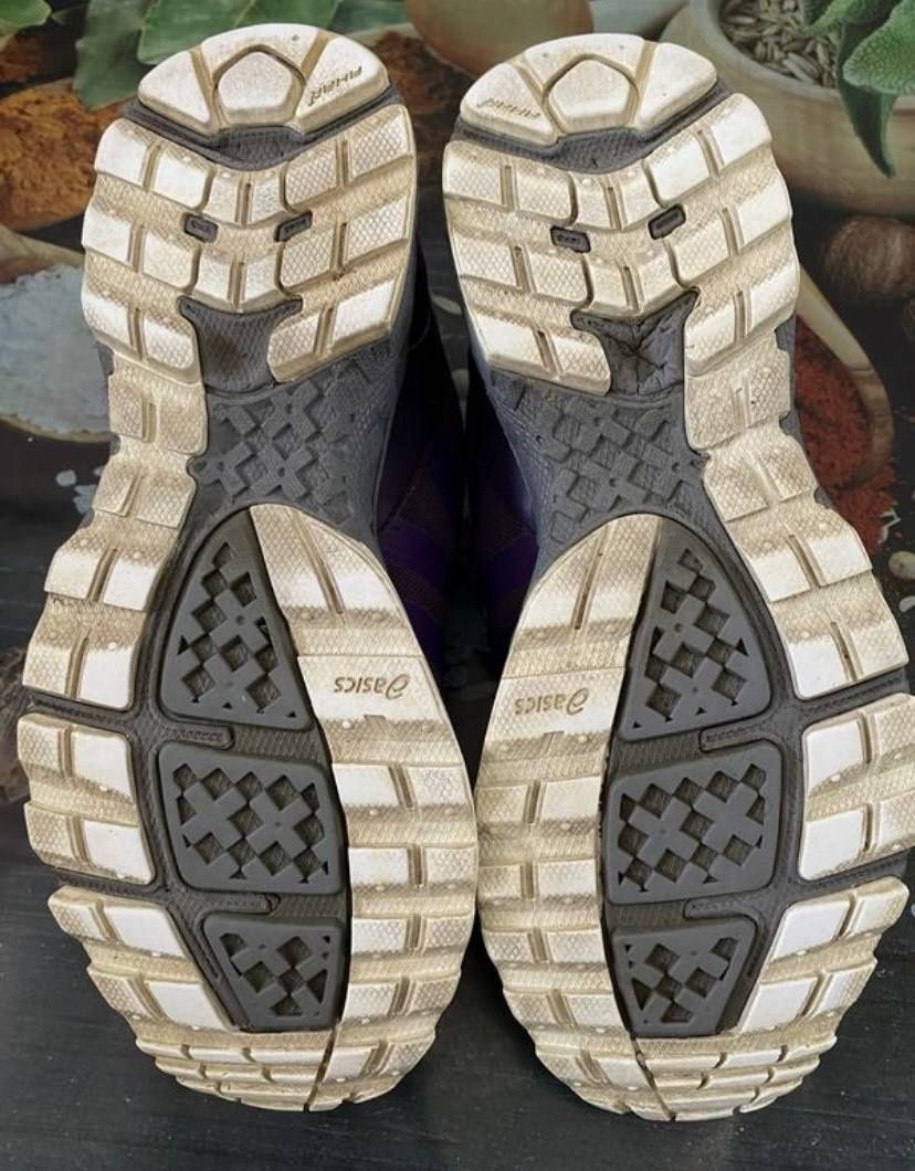 Крассовки haglofs by Asics Оригінал 40 розмір.