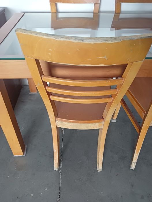 Mesa cozinha com Tampo de vidro e oferta das 4 cadeiras