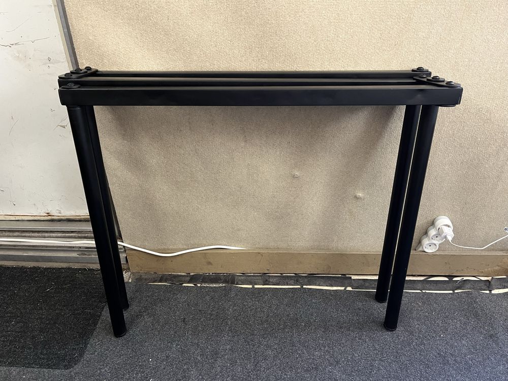 Rack de bateria com oito suportes para prato.